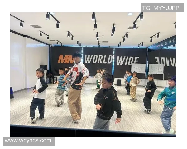 街舞战术解析:广州街舞队如何运用边路渗透提升整体战斗力